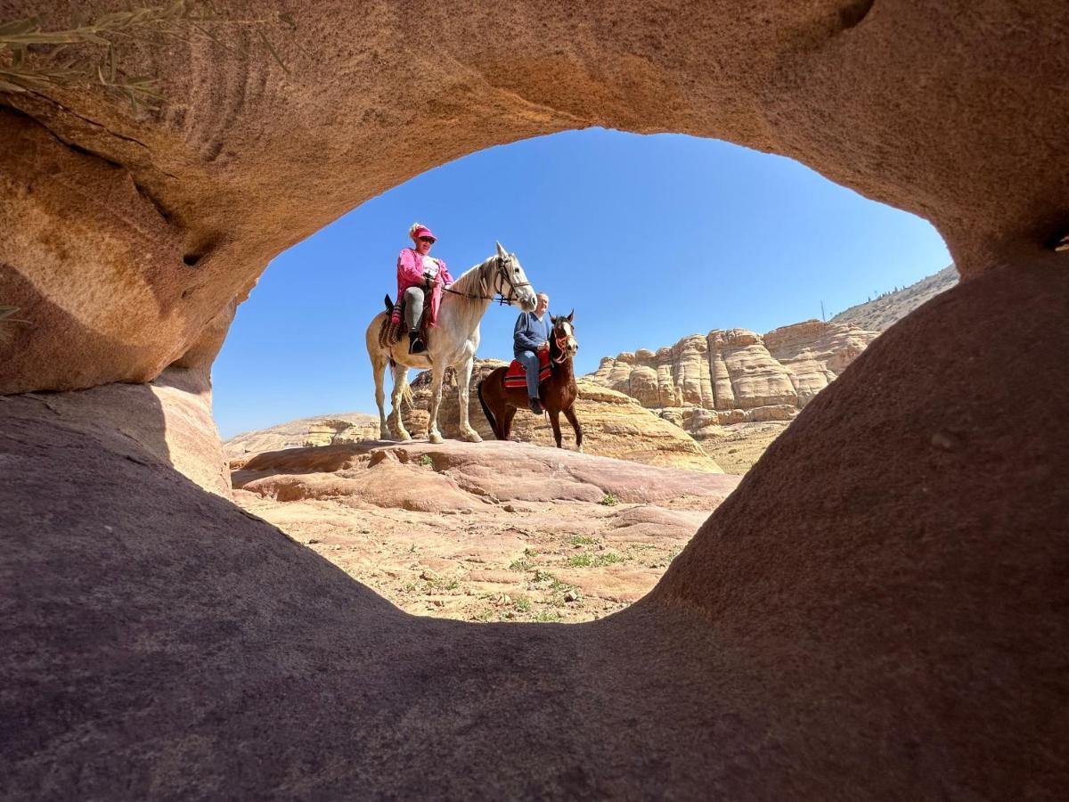 Petra View Flat Hotel Wadi Musa Exterior photo